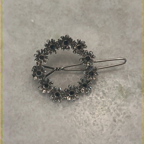 Hair Barette - Picture 1 of 3